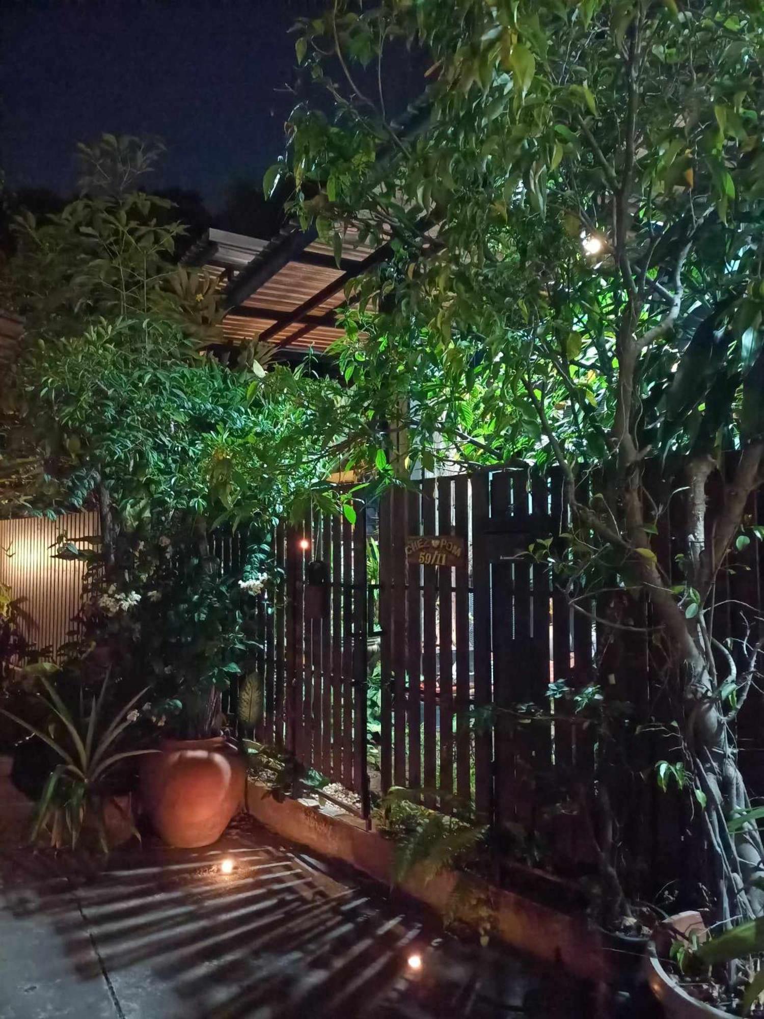 Chez Pom Hotel Chiang Mai Buitenkant foto