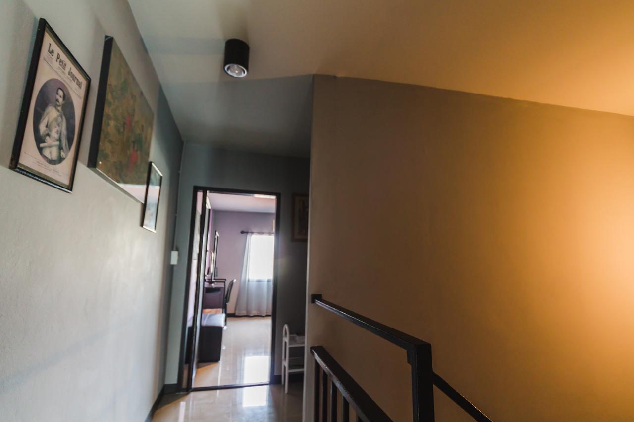 Chez Pom Hotel Chiang Mai Buitenkant foto