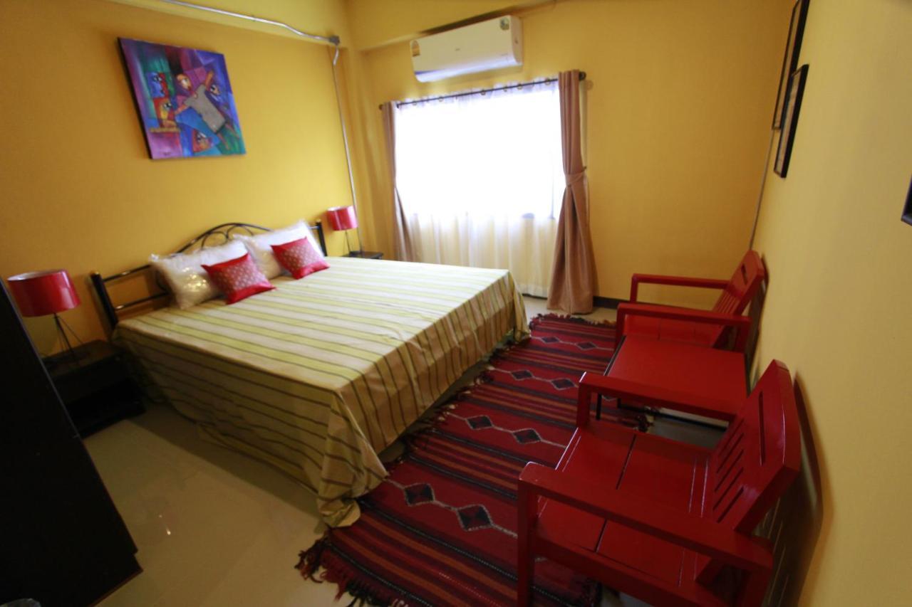 Chez Pom Hotel Chiang Mai Buitenkant foto